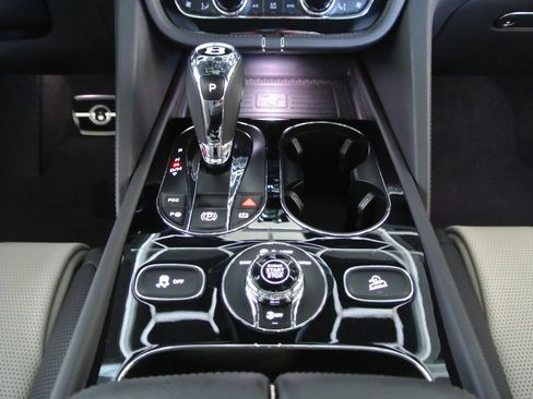 Used 2023 Bentley Bentayga AWD/4WD image 36