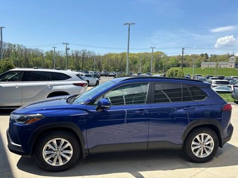 Used 2024 Toyota Corolla Cross LE w/ Moonroof Package AWD/4WD image 4