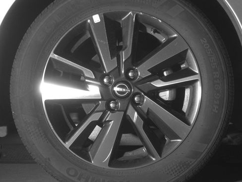 Used 2025 Nissan Versa SV FWD image 10