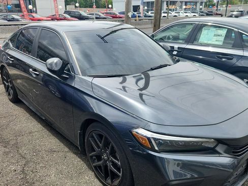 Used 2023 Honda Civic Sport image 2