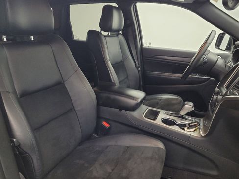 Used 2017 Jeep Grand Cherokee Altitude AWD/4WD image 21