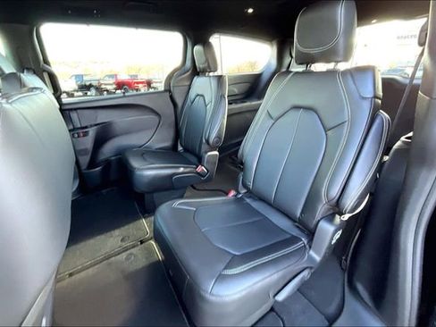 New 2026 Chrysler Pacifica Select image 10