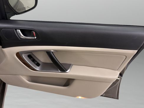 Used 2008 Subaru Legacy 2.5i Limited image 26