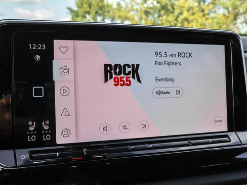 New 2026 Volkswagen Atlas Cross Sport SE image 28