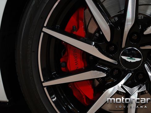 Used 2018 Aston Martin DB11 Coupe image 26