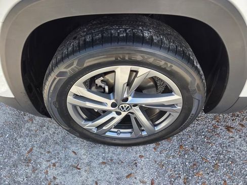 Used 2024 Volkswagen Atlas SE FWD image 4