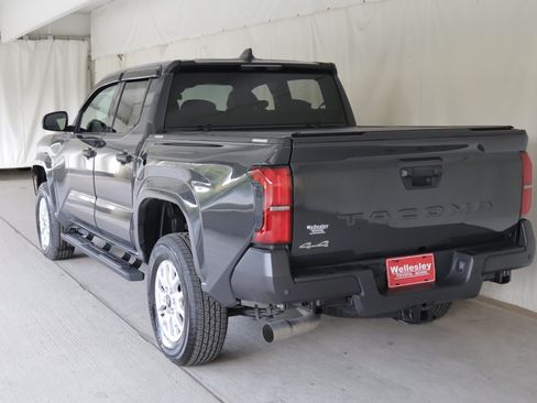 Used 2025 Toyota Tacoma SR AWD/4WD image 24