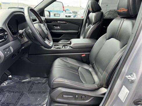 Used 2025 Honda Pilot TrailSport image 12