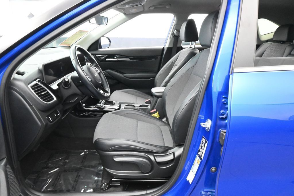 Used 2024 Kia Seltos S FWD image 11