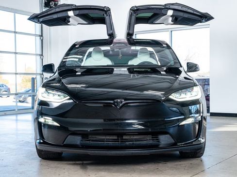Used 2022 Tesla Model X Plaid image 3