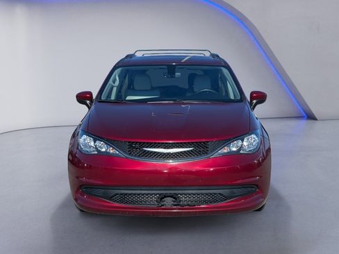 Used 2021 Chrysler Voyager Lxi image 3