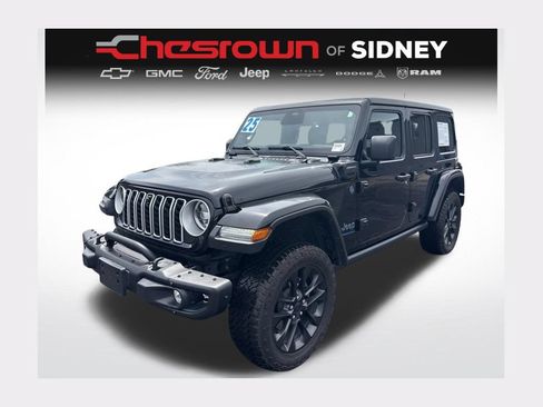 Used 2025 Jeep Wrangler Unlimited Sahara AWD/4WD image 1
