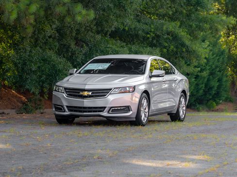 Used 2019 Chevrolet Impala LT FWD image 41