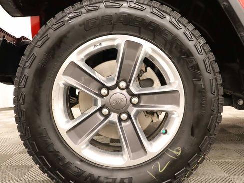 Used 2021 Jeep Wrangler Unlimited Sahara AWD/4WD image 6