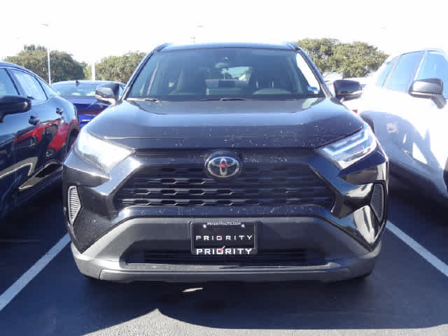 Used 2024 Toyota RAV4 XLE AWD/4WD image 2