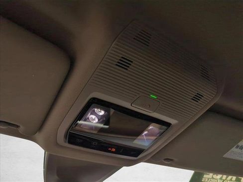 Used 2024 Volkswagen Atlas SE FWD image 15