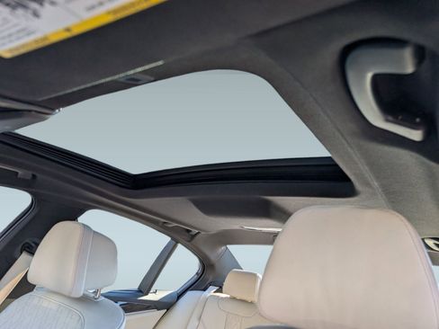 Used 2020 BMW 530i xDrive w/ Executive Package image 14