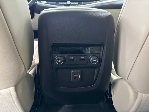 Used 2023 Buick Enclave Essence AWD/4WD image 40