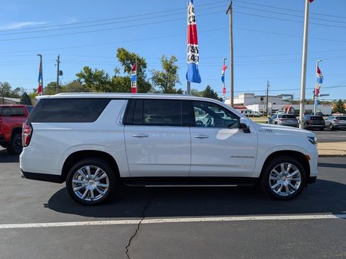 Used 2023 Chevrolet Suburban High Country image 6