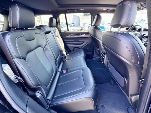 New 2025 Jeep Grand Cherokee Limited w/ Black Appearance Package image 21