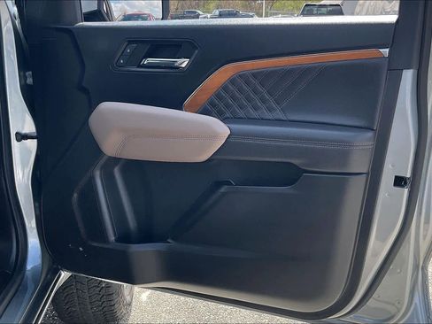 Used 2024 GMC Canyon Denali image 23