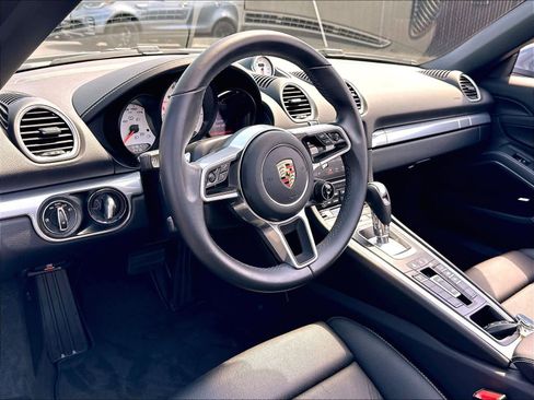 Used 2024 Porsche 718 Boxster RWD image 17