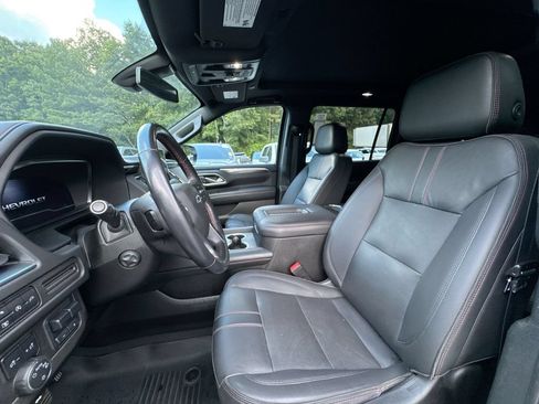 Used 2022 Chevrolet Suburban RST w/ Luxury Package AWD/4WD image 13