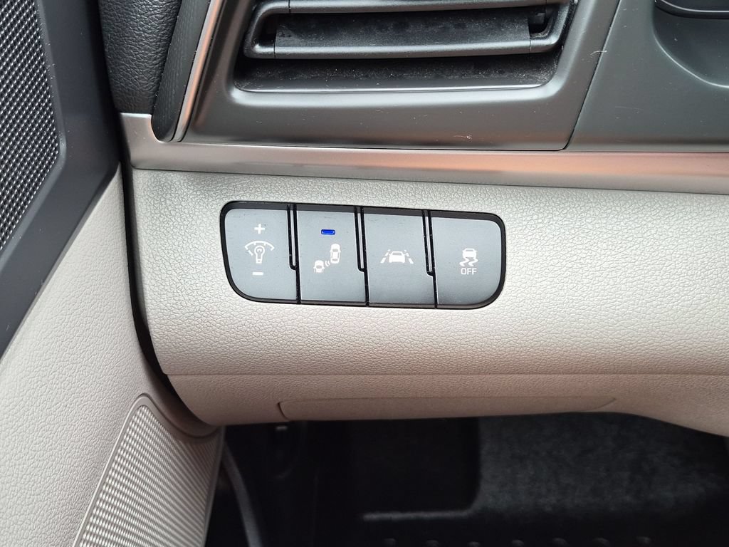 Used 2020 Hyundai Elantra Value Edition FWD image 29