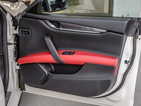 Used 2018 Maserati Ghibli image 53