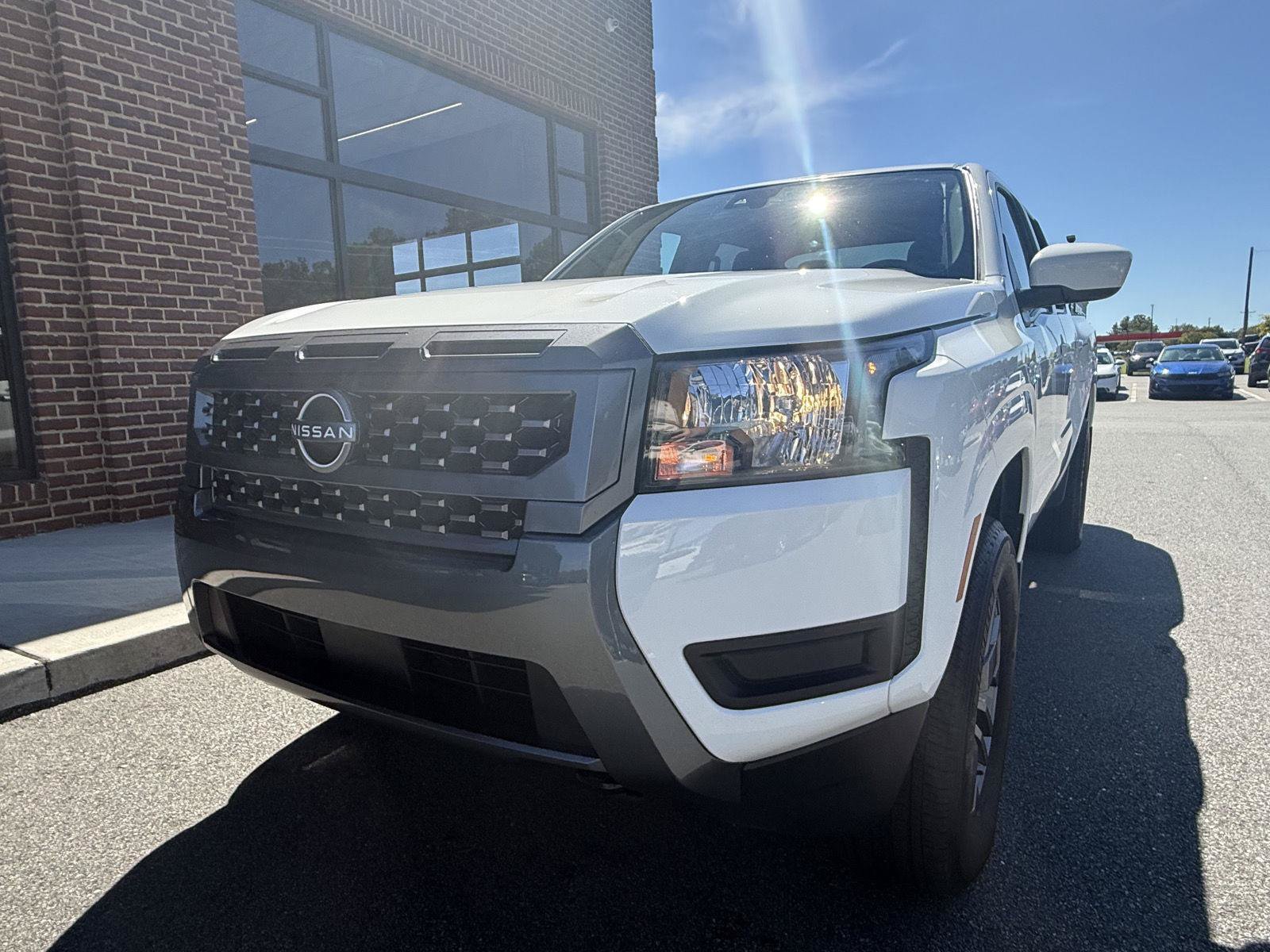Used 2025 Nissan Frontier SV AWD/4WD image 28