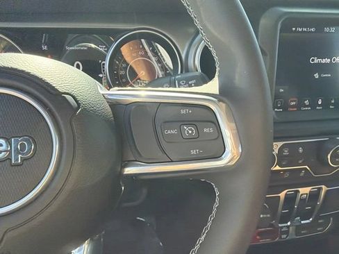 Used 2023 Jeep Gladiator Rubicon AWD/4WD image 24