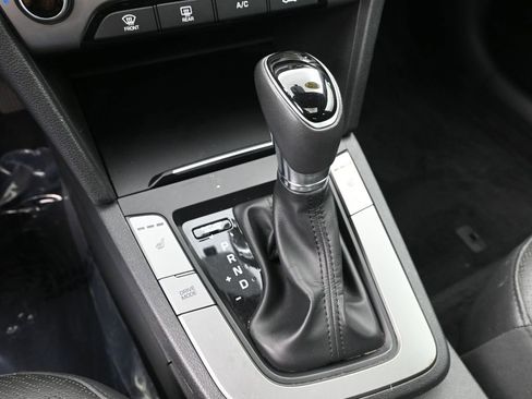 Used 2017 Hyundai Elantra Limited w/ Limited Tech Package 04 image 30