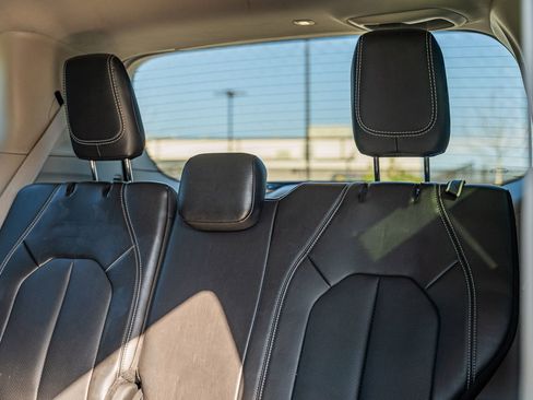 Used 2024 Chrysler Pacifica Touring-L image 25