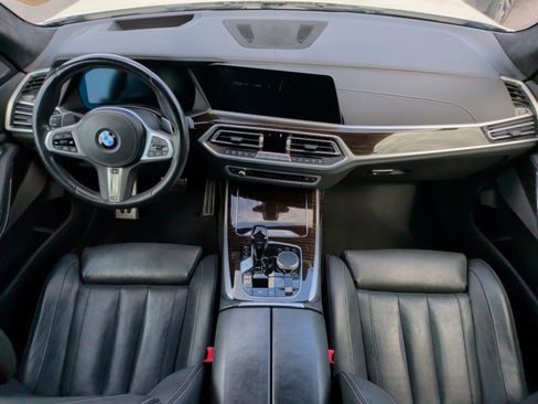 Used 2021 BMW X7 M50i w/ Dynamic Handling Package image 31