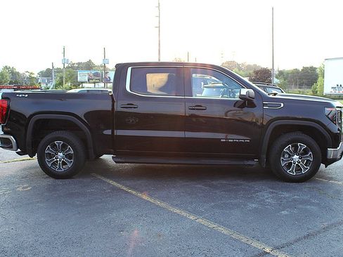 Used 2023 GMC Sierra 1500 SLE AWD/4WD image 3