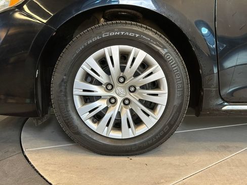 Used 2014 Toyota Camry LE FWD image 22