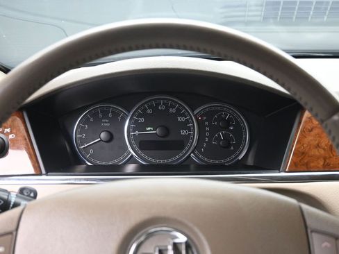 Used 2005 Buick LaCrosse CXL w/ Gold Convenience Package FWD image 9