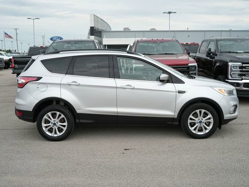 Used 2018 Ford Escape SE w/ Ford Safe & Smart Package AWD/4WD image 4