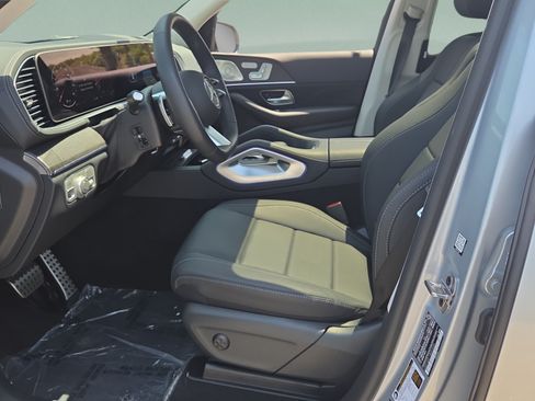 Certified 2026 Mercedes-Benz GLS 450 4MATIC image 9