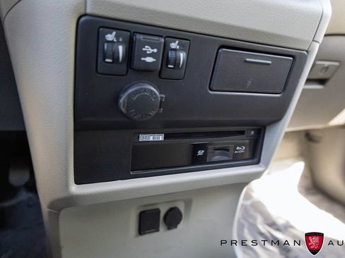 Used 2020 Toyota Sienna XLE Premium FWD image 36