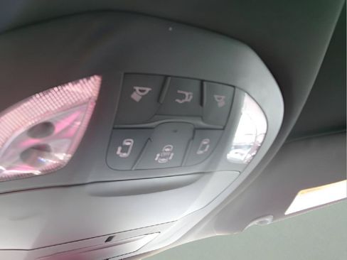 Used 2025 Chrysler Pacifica Select FWD image 16