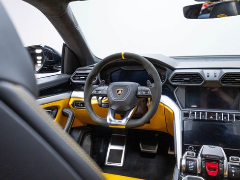 Used 2019 Lamborghini Urus AWD/4WD image 27
