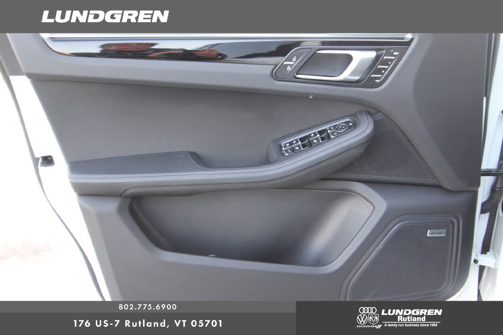 Used 2025 Porsche Macan AWD/4WD image 6