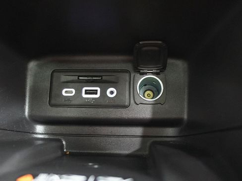 Used 2024 Chevrolet Equinox Premier FWD image 17