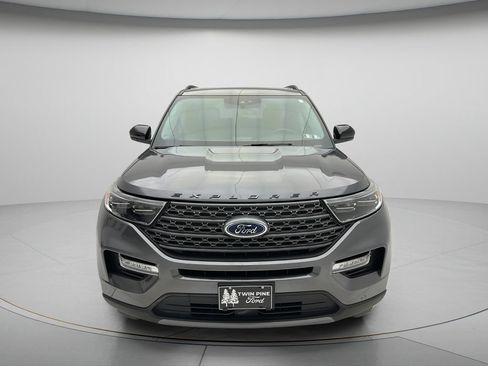 Used 2023 Ford Explorer XLT w/ Equipment Group 202A AWD/4WD image 2