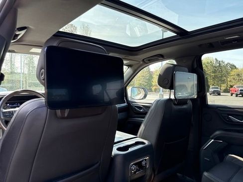 Used 2021 GMC Yukon XL Denali w/ Denali Premium Package image 25