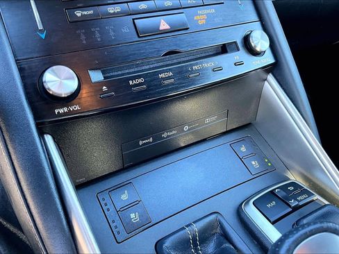 Used 2018 Lexus IS 300 image 33