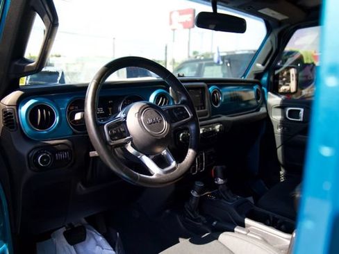 Used 2020 Jeep Wrangler Unlimited Sahara w/ Cold Weather Group AWD/4WD image 13