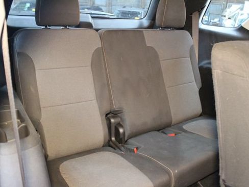 Used 2021 Chevrolet Traverse LS FWD image 15