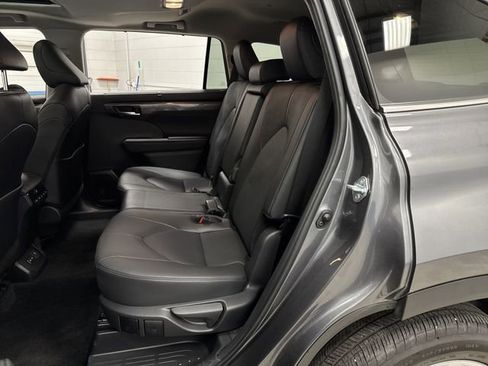 Used 2024 Toyota Highlander Limited image 29